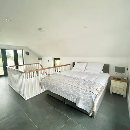 Red Sheds Portarlington Villa *