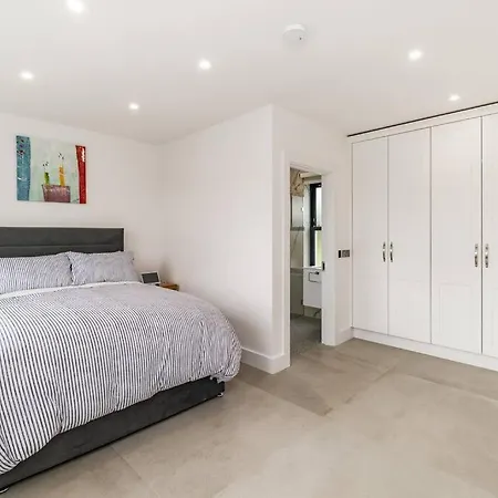 Villa Red Sheds Portarlington *